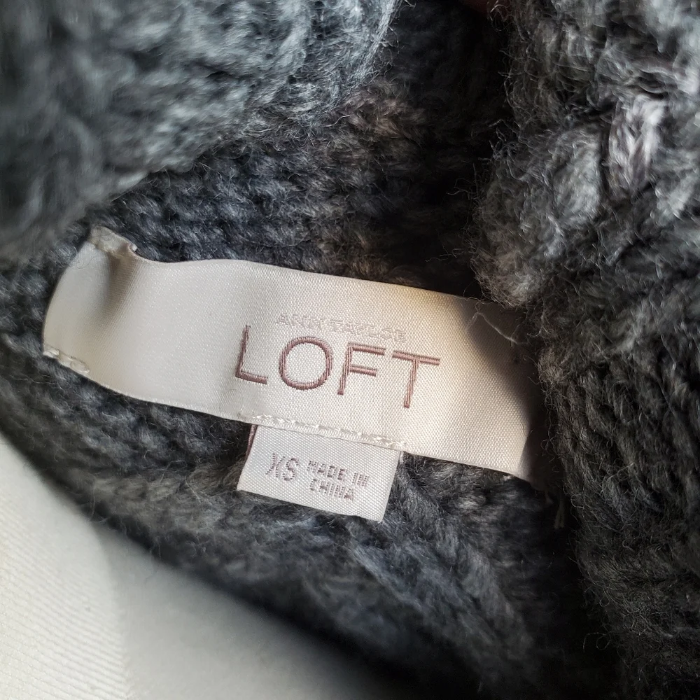 🤏 Ann Taylor LOFT super comfy sweater